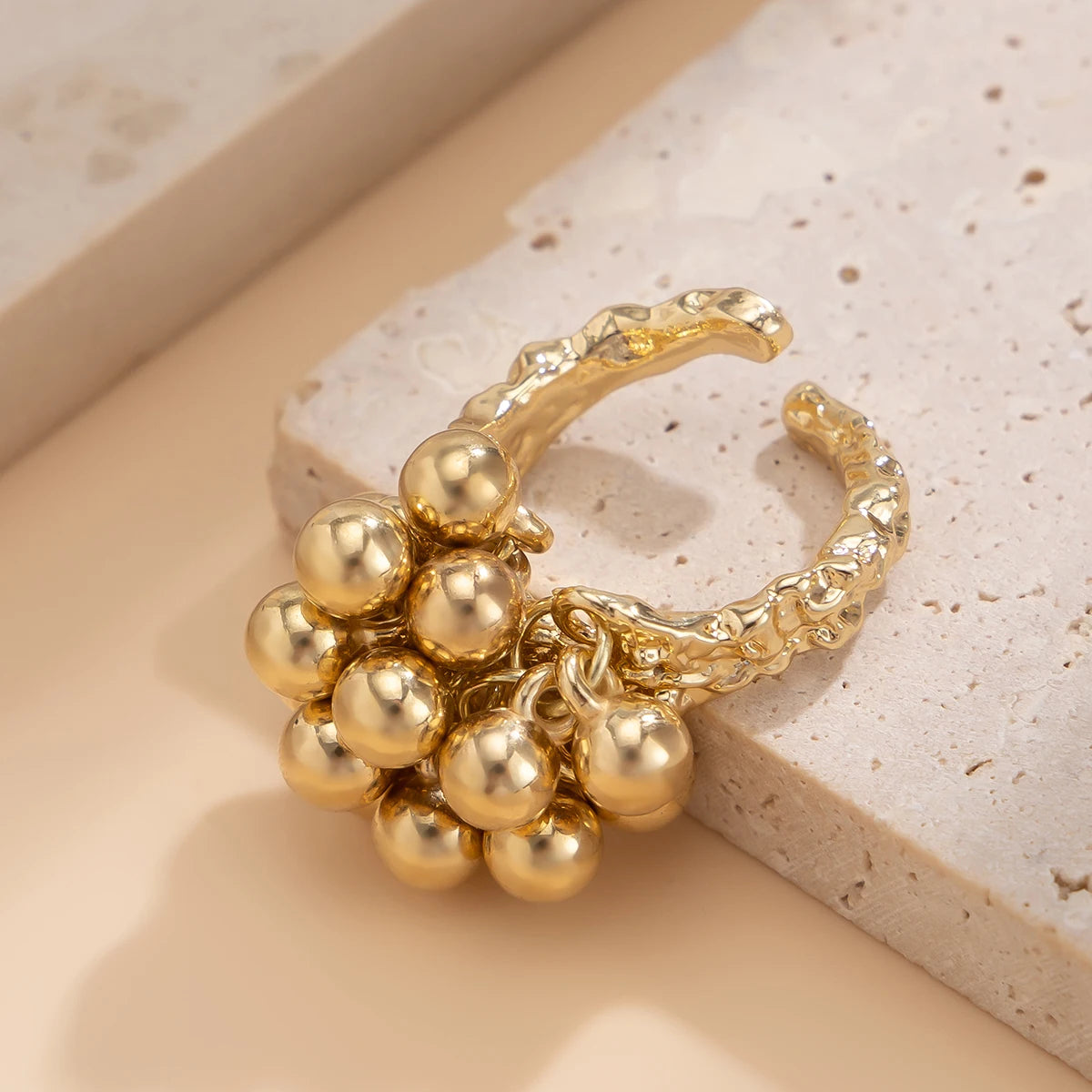 Nova Ring (fresh, modern energy)