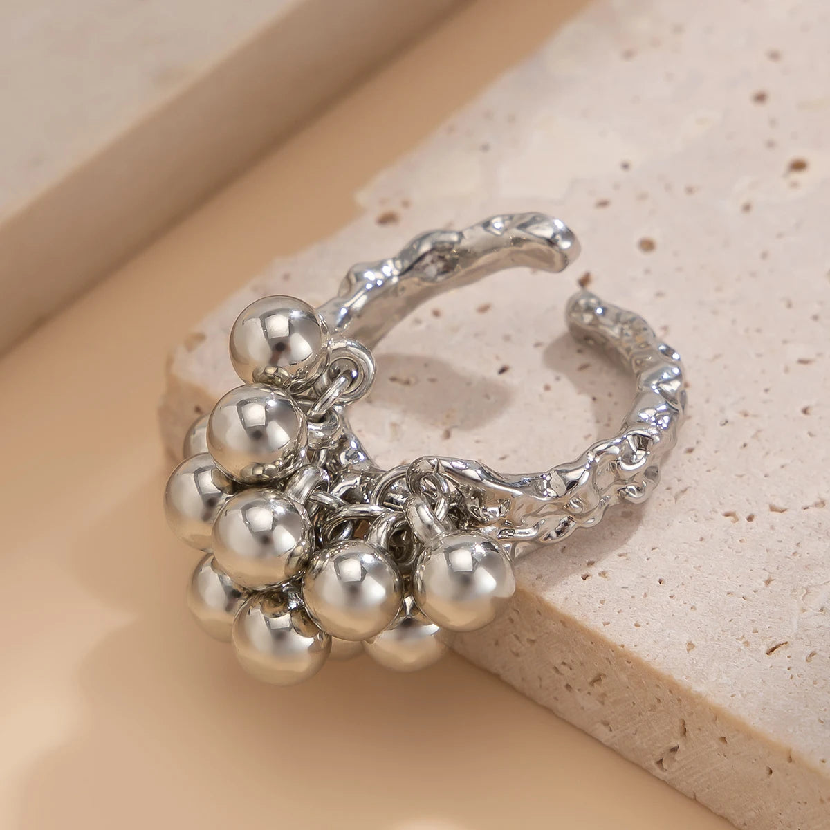 Nova Ring (fresh, modern energy)