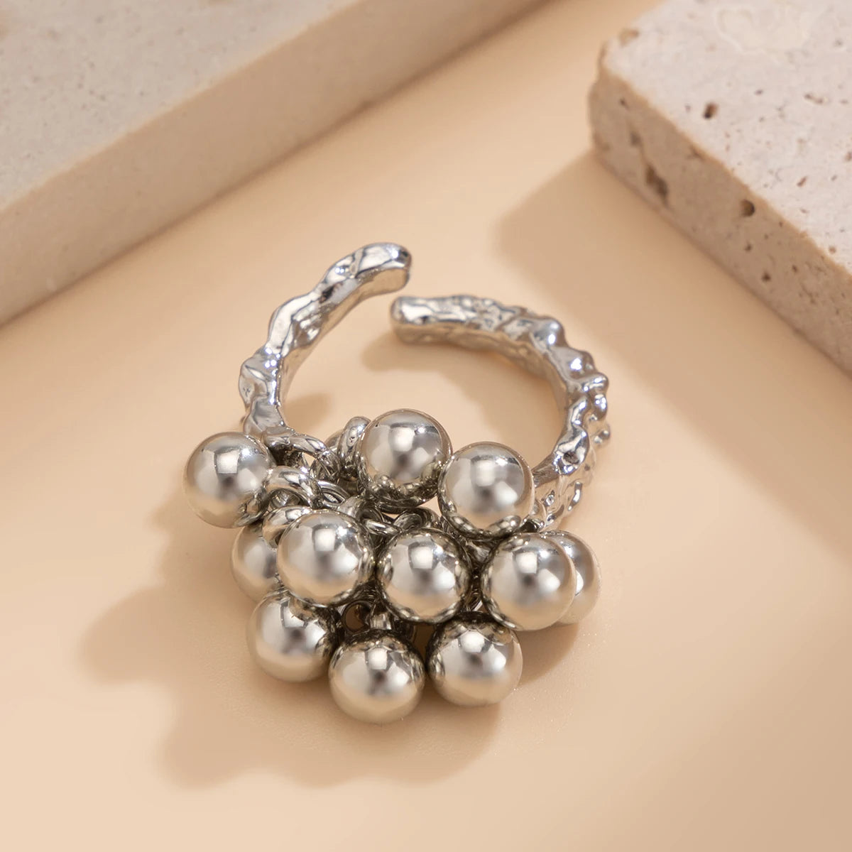 Nova Ring (fresh, modern energy)