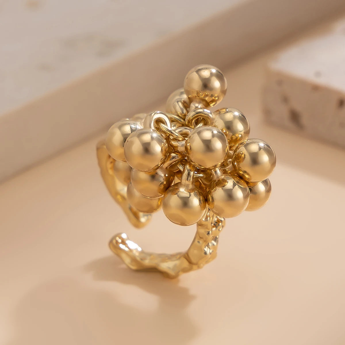 Nova Ring (fresh, modern energy)